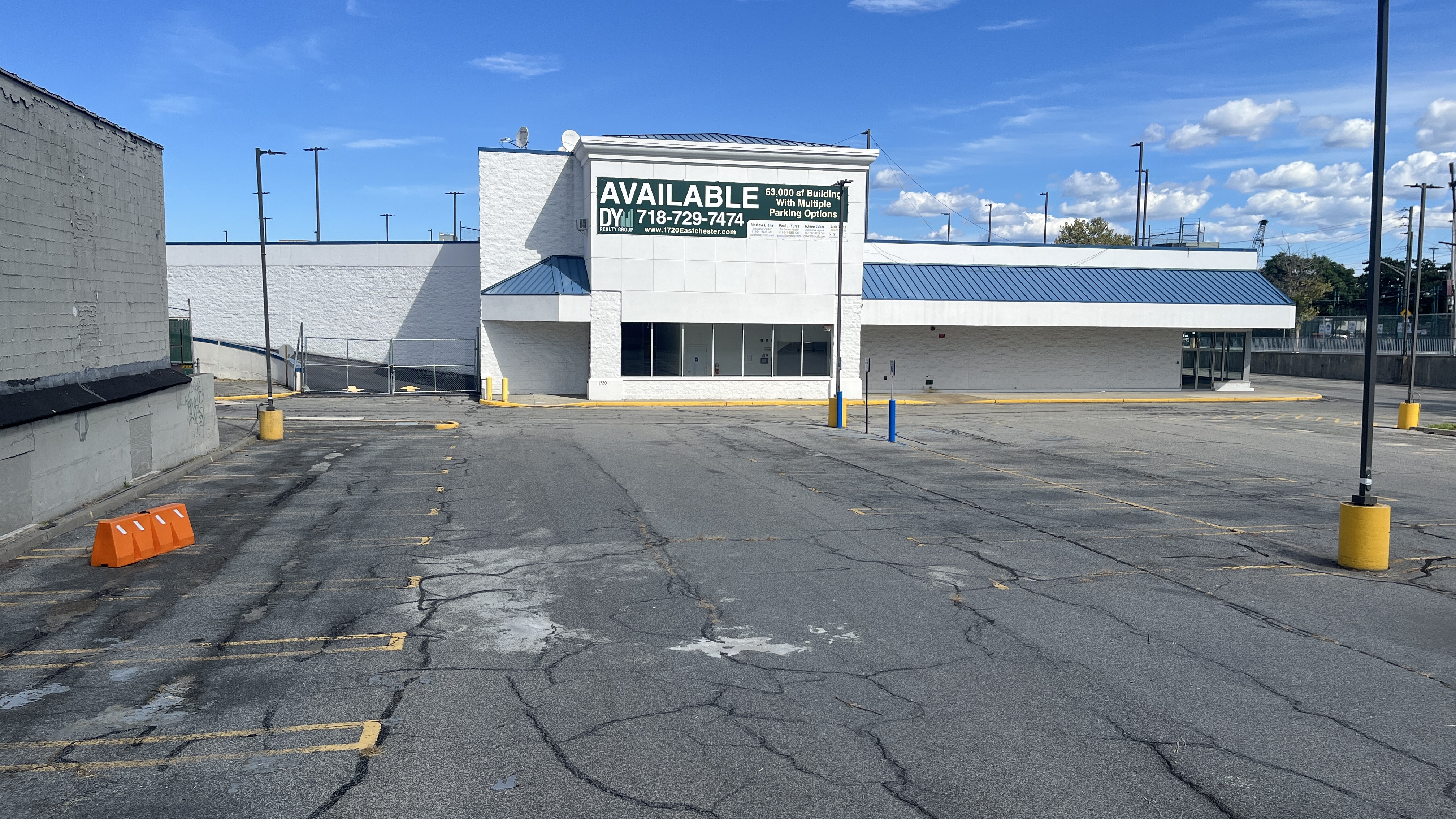 Abandoned store lot